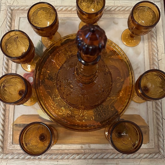Tiara Kitchen Vintage Tiara Indians Decanter With 8 Mini Goblets